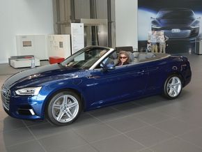 Audiwerk Neckarsulm Ausstellungsraum mit Cabrio. Audiwerk Neckarsulm Ausstellungsraum mit Cabrio.
