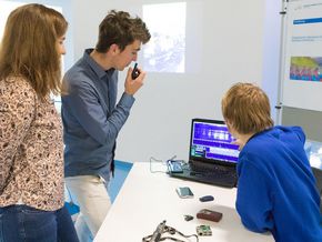 Schüler erklären Schülern. Schüler erklären Schülern.