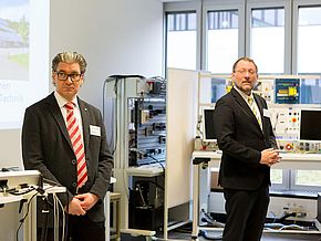 Die Schulleitung heißt zukünftige Fachschüler für Technik herzlich willkommen. Die Schulleitung heißt zukünftige Fachschüler für Technik herzlich willkommen.