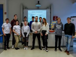 Die Jahrgangsstufe 2 präsentierte ihre selbst gebauten Projekte. Die Jahrgangsstufe 2 präsentierte ihre selbst gebauten Projekte.