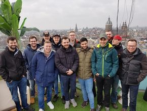 Gruppenfoto an exponierter Stelle, das Dach des Hilton Gruppenfoto an exponierter Stelle, das Dach des Hilton