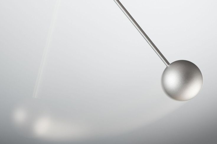 Übliches — also hängendes — Pendel im Aufschwung